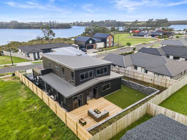 Living At Its Finest With Sea Views