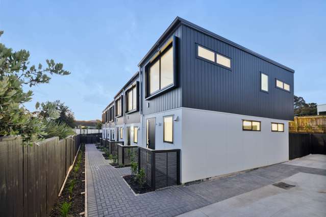 8/11 Jaemont Avenue Te Atatu South_1