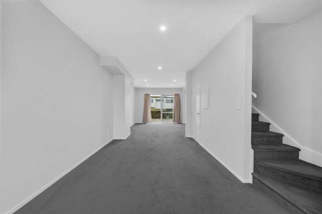 15/11 Ray Small Drive Papakura_4