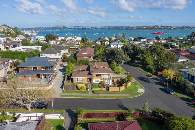 1/1 Aylmer Court Eastern Beach_1