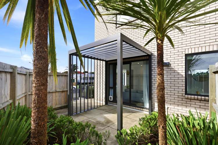 8/18 Titoki Street Te Atatu Peninsula_1