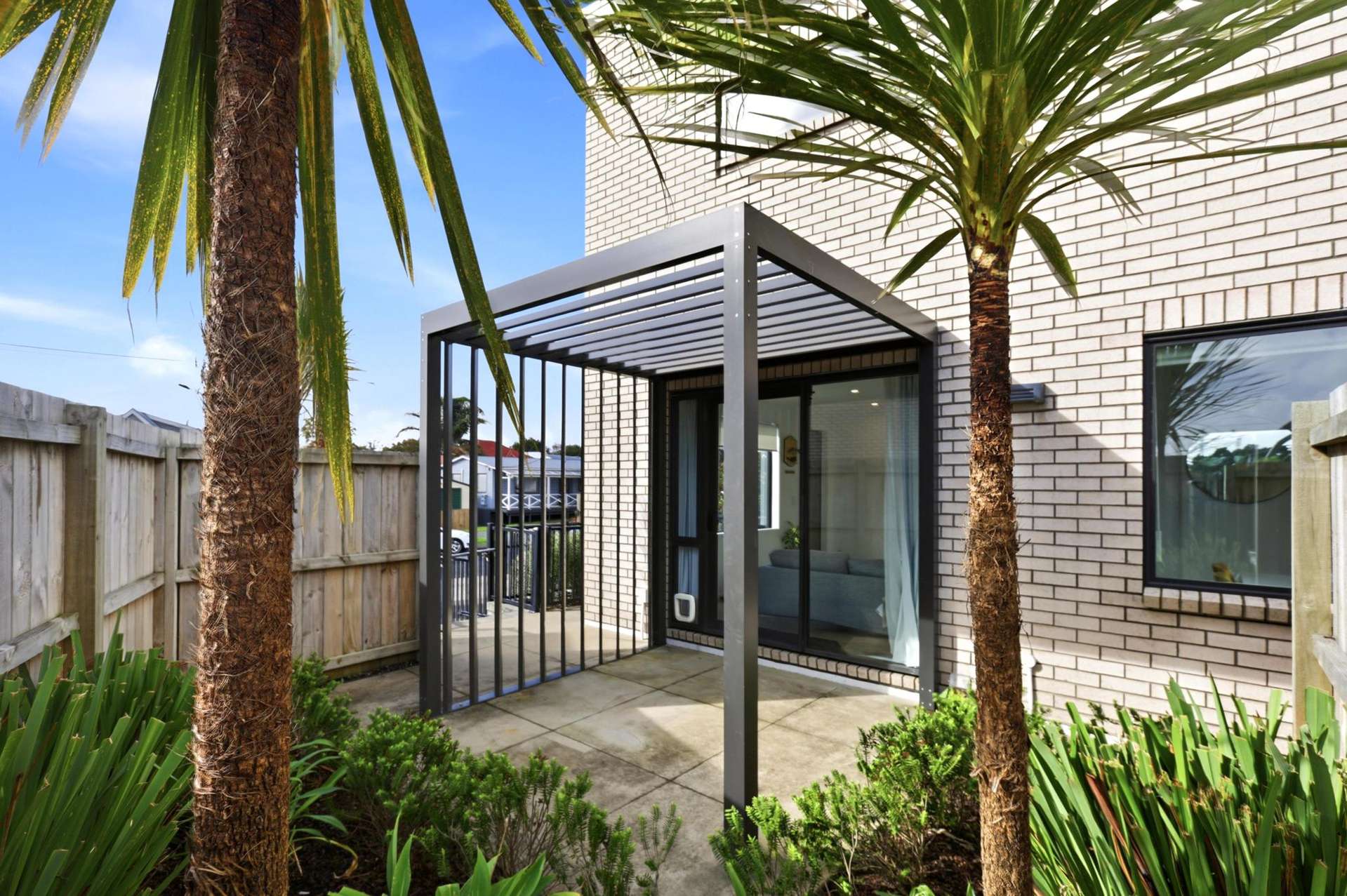 8/18 Titoki Street Te Atatu Peninsula_0