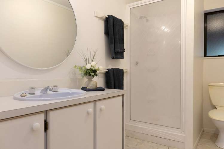 9 Bracken Row Rangatira Park_27