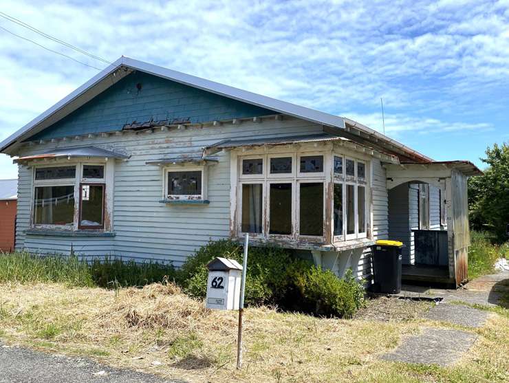 The do-up house at 139 Main Street, in Mataura, Gore, sits on a quarter acre section. Photo / Supplied