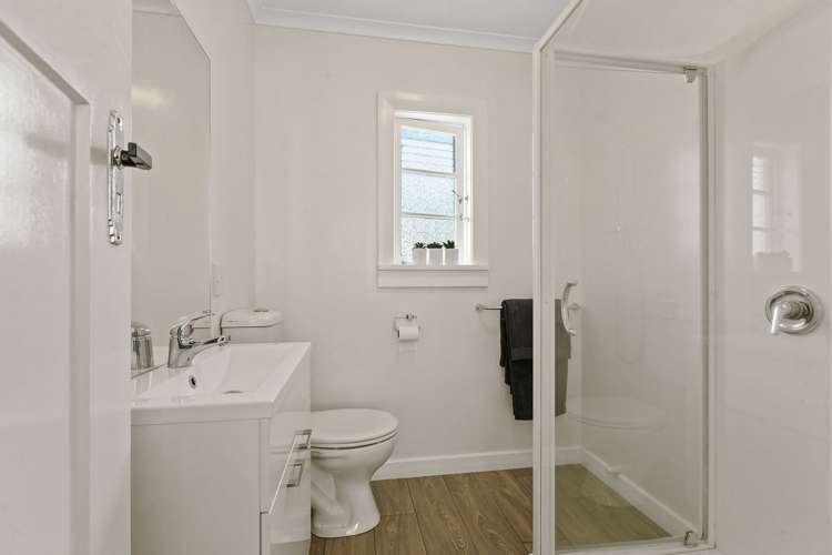 2/4 View Road Mount Eden_6
