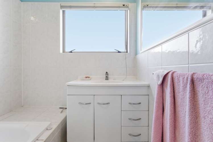 2/38 Fields Parade Oteha_7