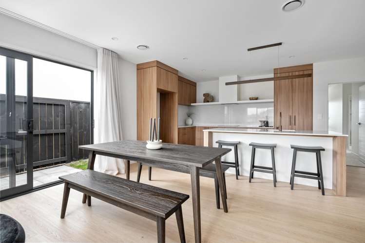 17 Horseshoe Terrace Baverstock_2