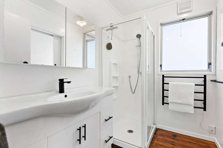 88 Larsen Crescent Tawa_10