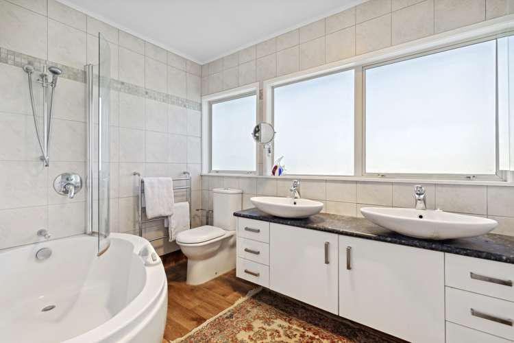 493 East Coast Road Murrays Bay_10