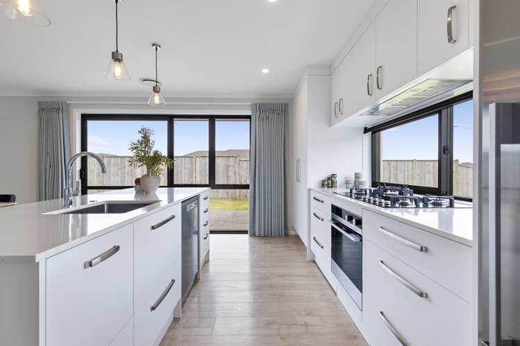 202 Pacific Drive Fitzherbert_13