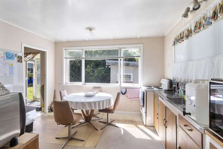 29 Hutchinson Avenue New Lynn_11