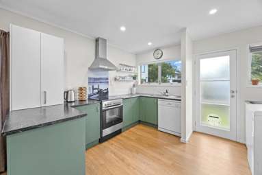 2/4 Illana Place_4