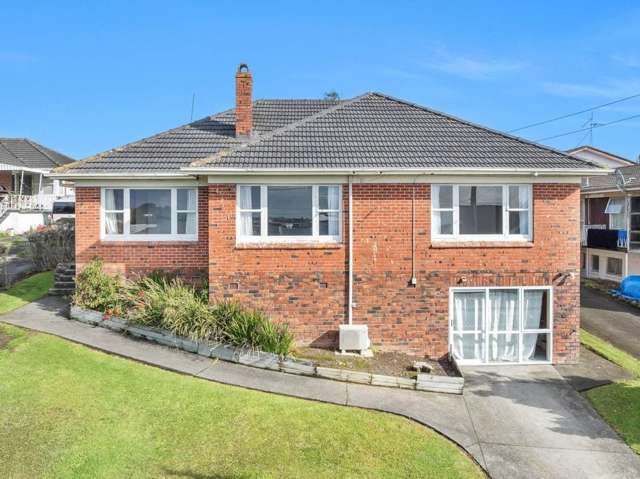 Spacious Family Home in Mount Roskill