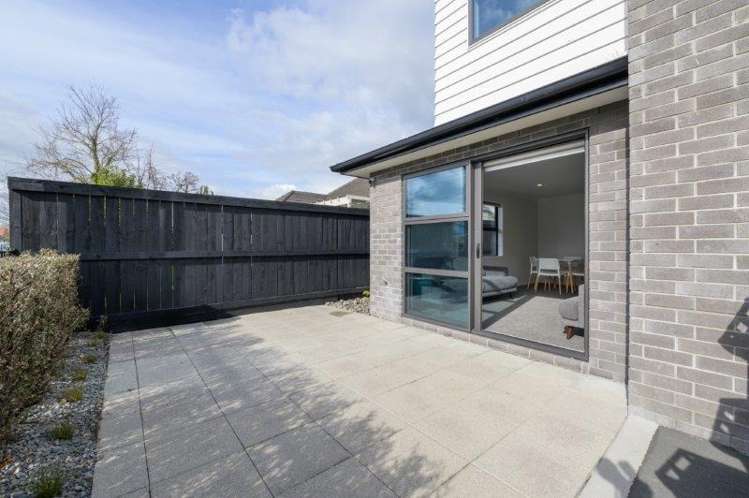 2/54a Cook Street 1074_12