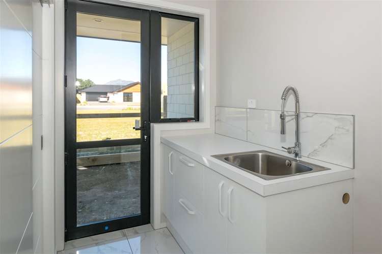 7 Spitfire Drive Burleigh_9