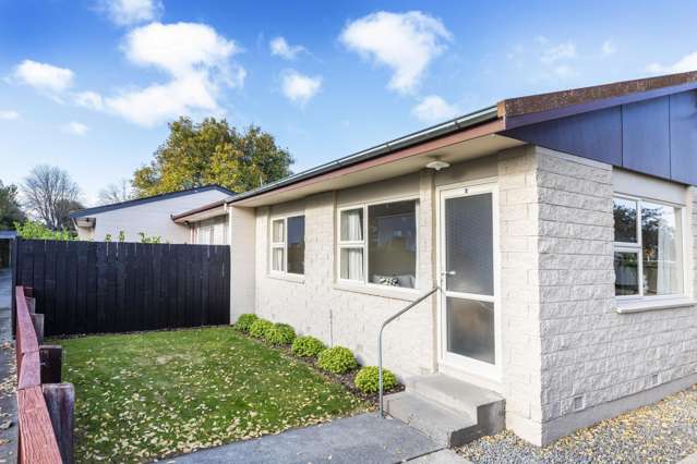 Sunny, single-level, and super convenient