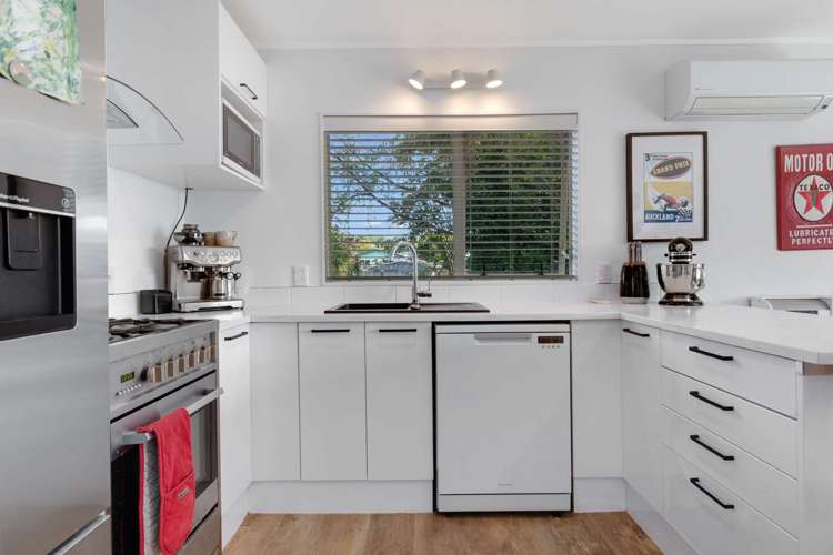 2/137 Awaroa Road Helensville_4