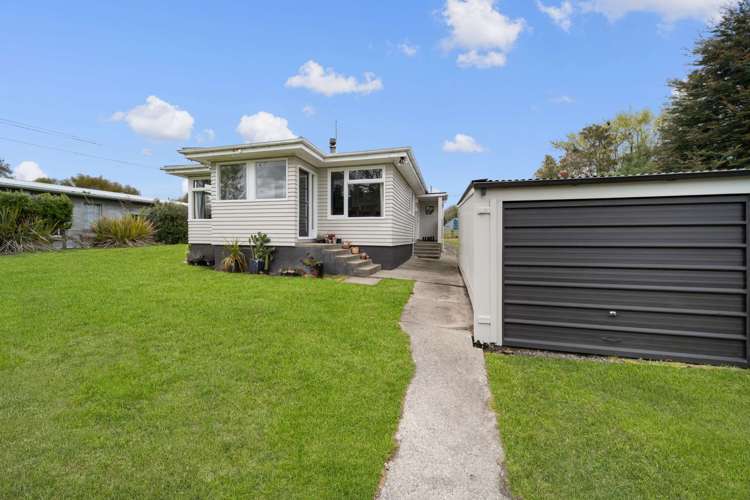 10 Main Road Owaka_13