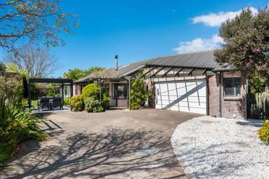8 Bishops Close_1