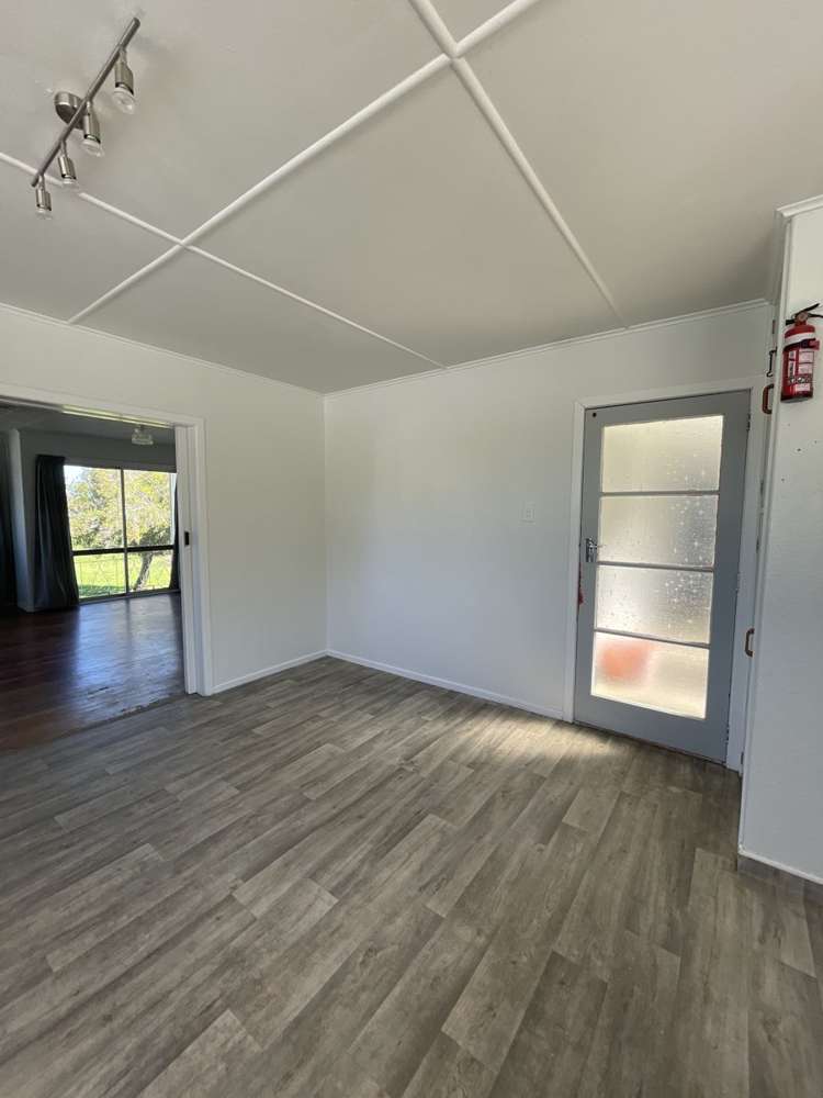 27 Main Road Makaraka_18