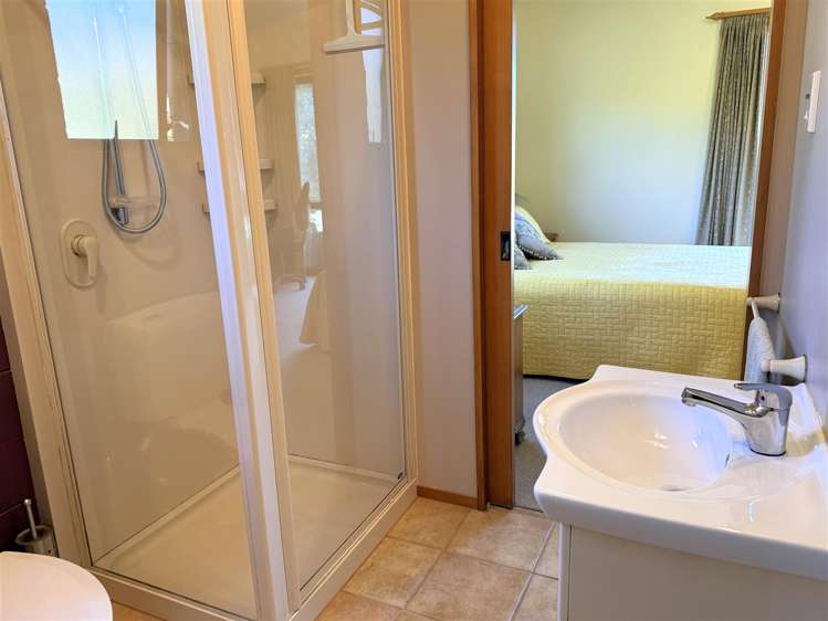 125 Coulson Road Paroa_11