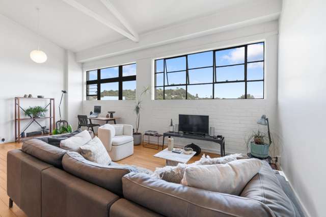 Penthouse loft living with iconic Mt Eden views