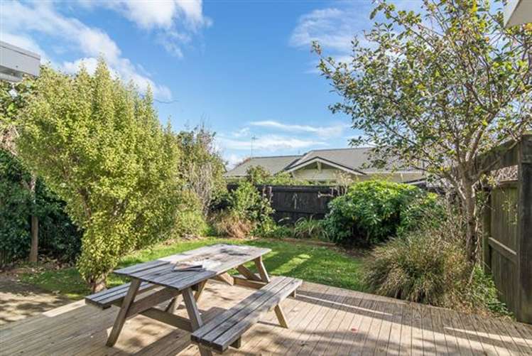 1 Karamu Street Eastbourne_10