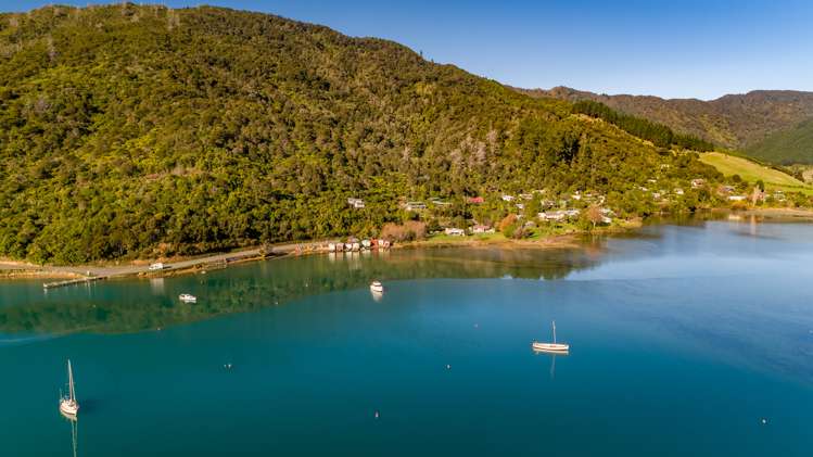 1746 Queen Charlotte Drive Anakiwa and Surrounds_24