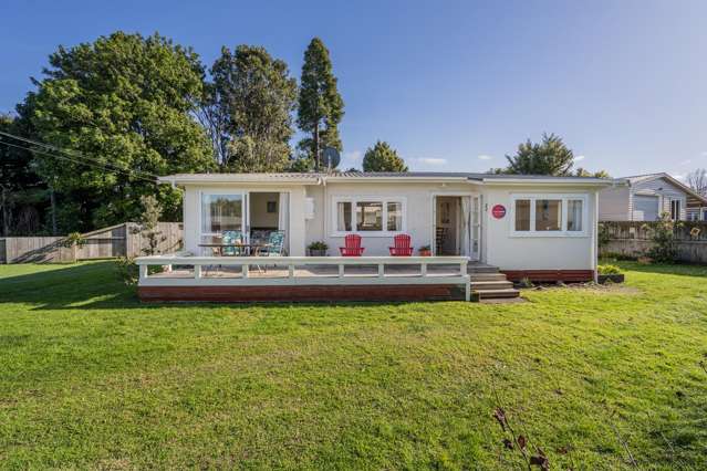 Charming Coastal Bach in Whitianga