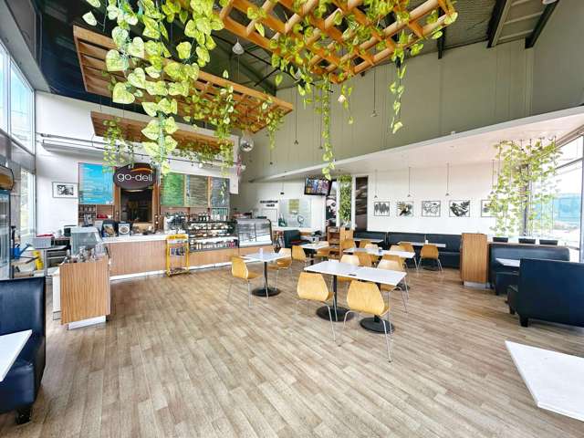 Prime 170 sqm Café/Retail Opportunity