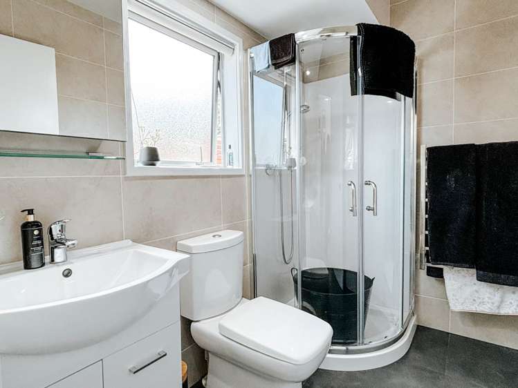 15 Zita Avenue Matakatia Bay_10