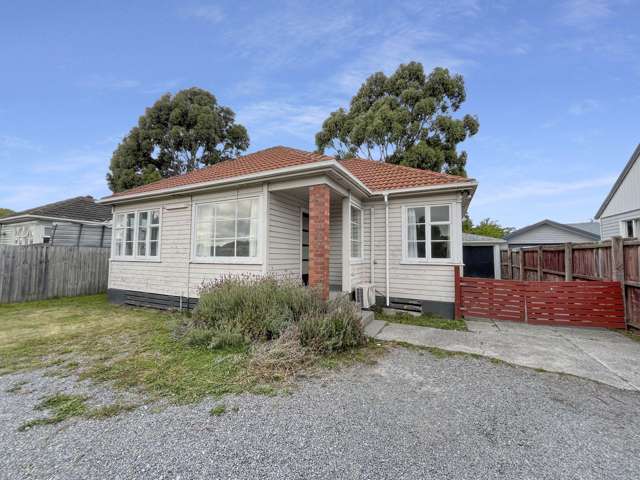 UPPER RICCARTON - THREE BEDROOMS, HEAT PUMP