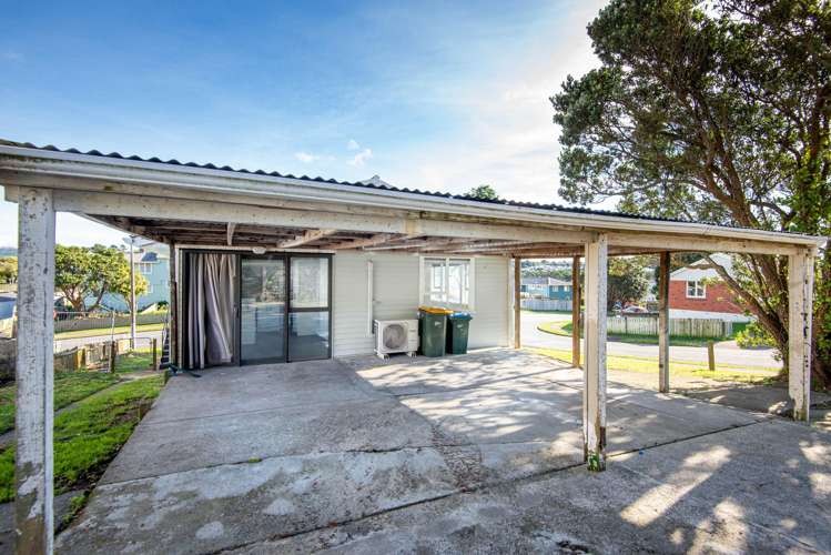 2 Penguin Grove Waitangirua_8