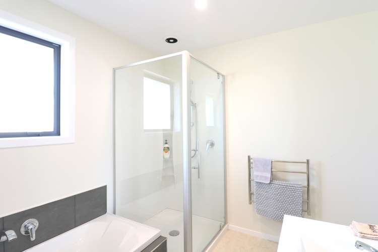 213 Queens Drive Windsor_20