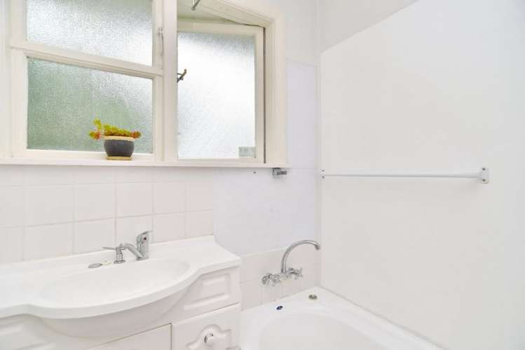 15 Robin Street Burwood_14