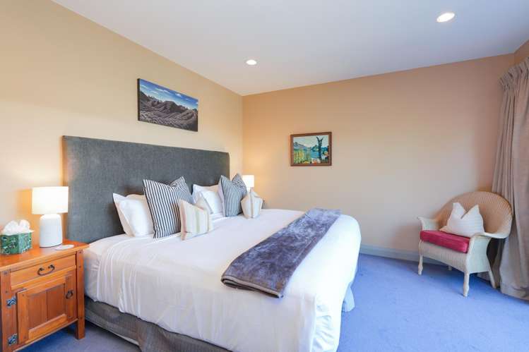 2/10 Lake Street Queenstown_21