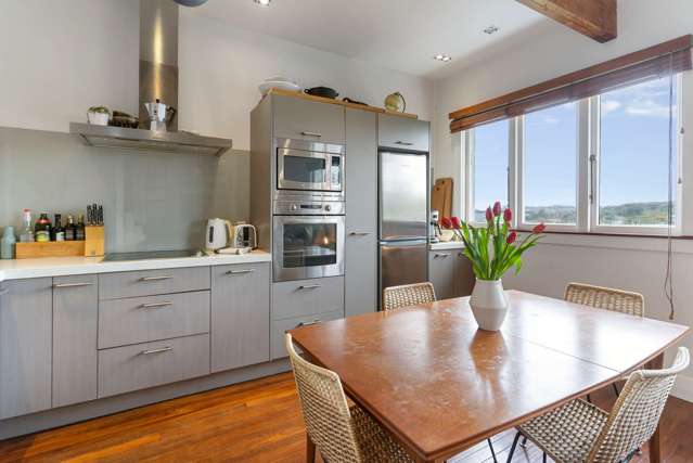 10/73C Carlton Gore Newmarket_3