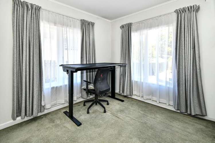 16 Olsen Avenue Hillsborough_12