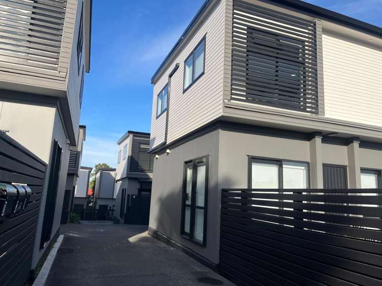 61-B Andrew Road 10679_17
