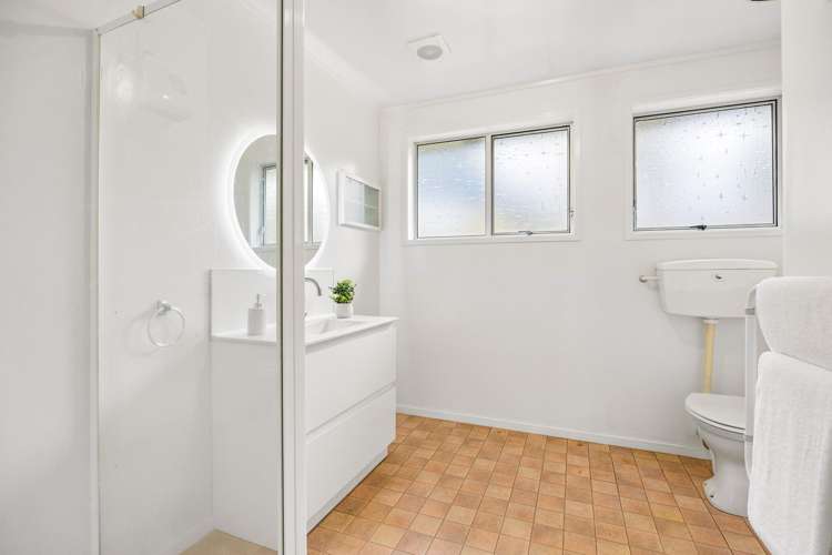 2/4 Aylmer Court Eastern Beach_14