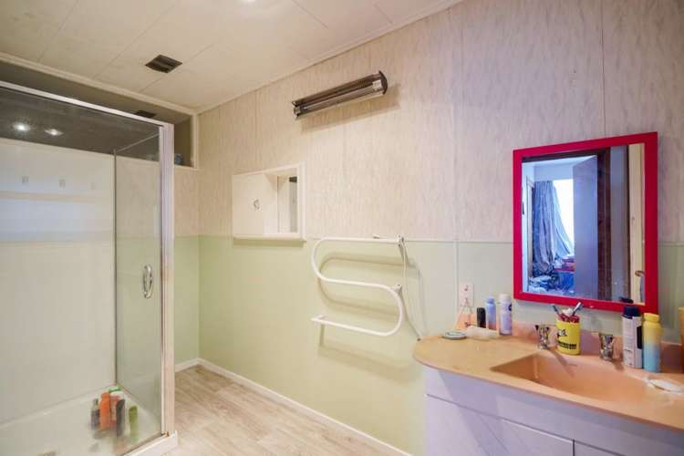 77A Lowe Street Avenal_11