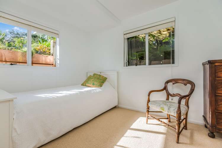 11d Joan Street Point Chevalier_16