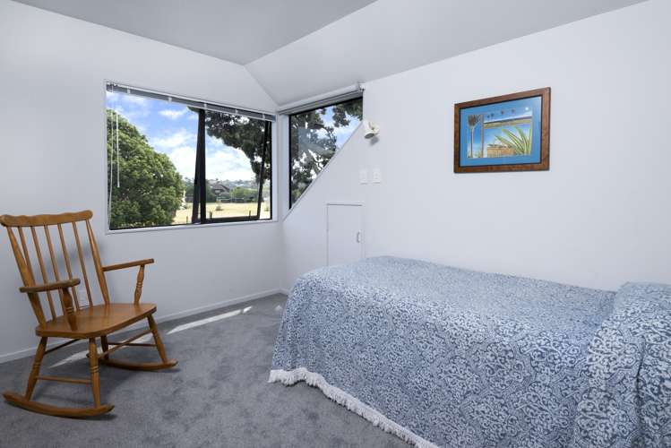 2/7 Hostel Access Road Eastern Beach_17