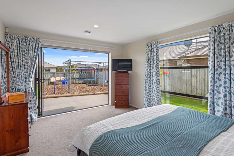 2 Flaxon Place Burwood_13