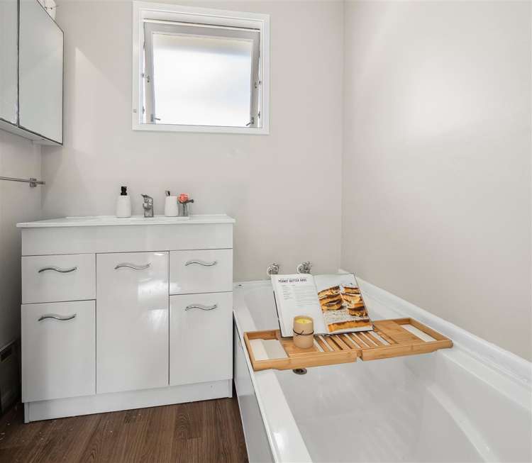 8 Thackeray Place Owhata_10