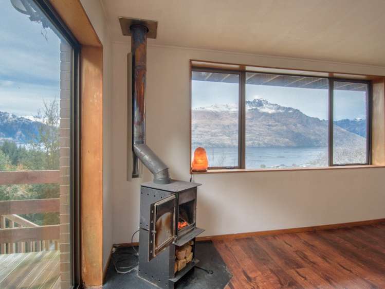 73a Wynyard Crescent Fernhill/Sunshine Bay_11