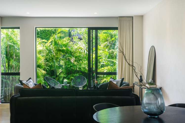 2/37 Glen Atkinson Street St Heliers_15