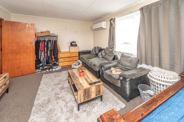 15 Churchill Crescent Tawhero_4