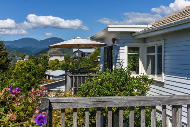 Treetop Sanctuary with Seaviews