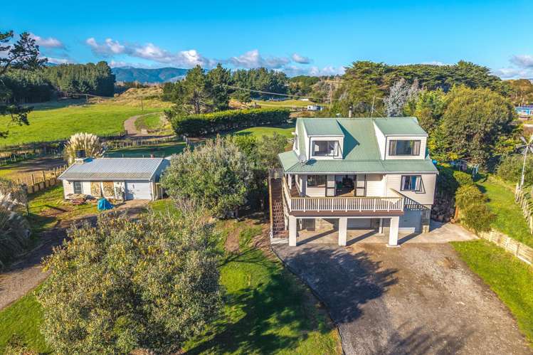 593 Waikawa Beach Road_0